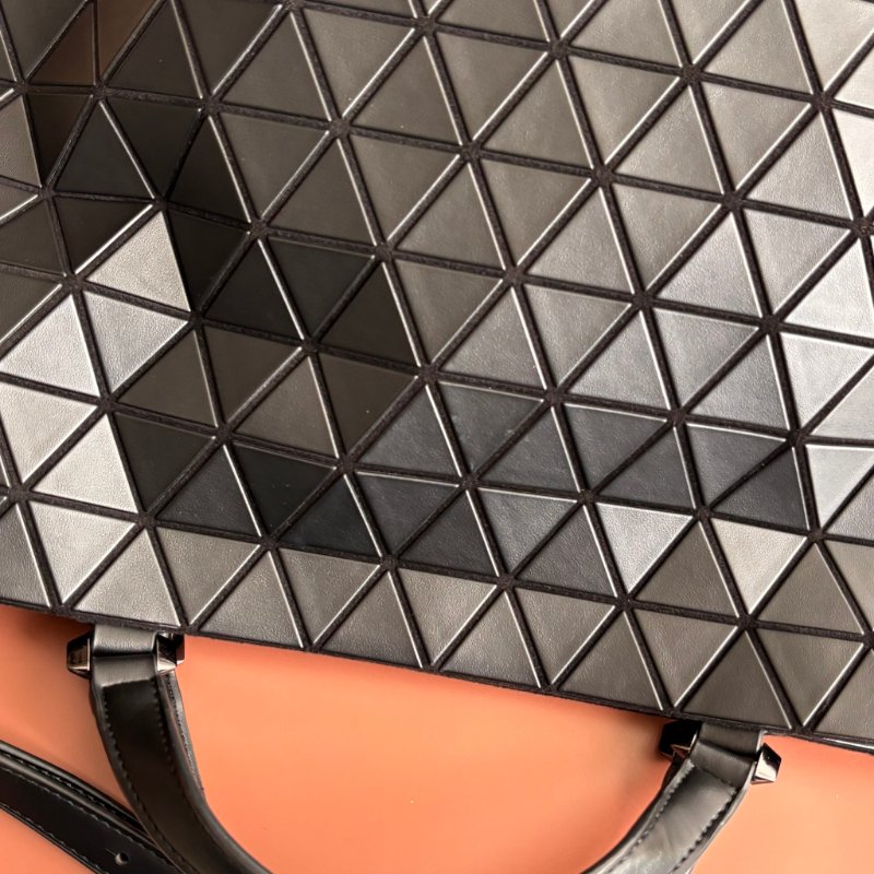 限定款::BAO BAO ISSEY MIYAKE :: CRYSTAL MATTE 霧面啞光斜背手提兩用包 水晶包 三宅一生-18