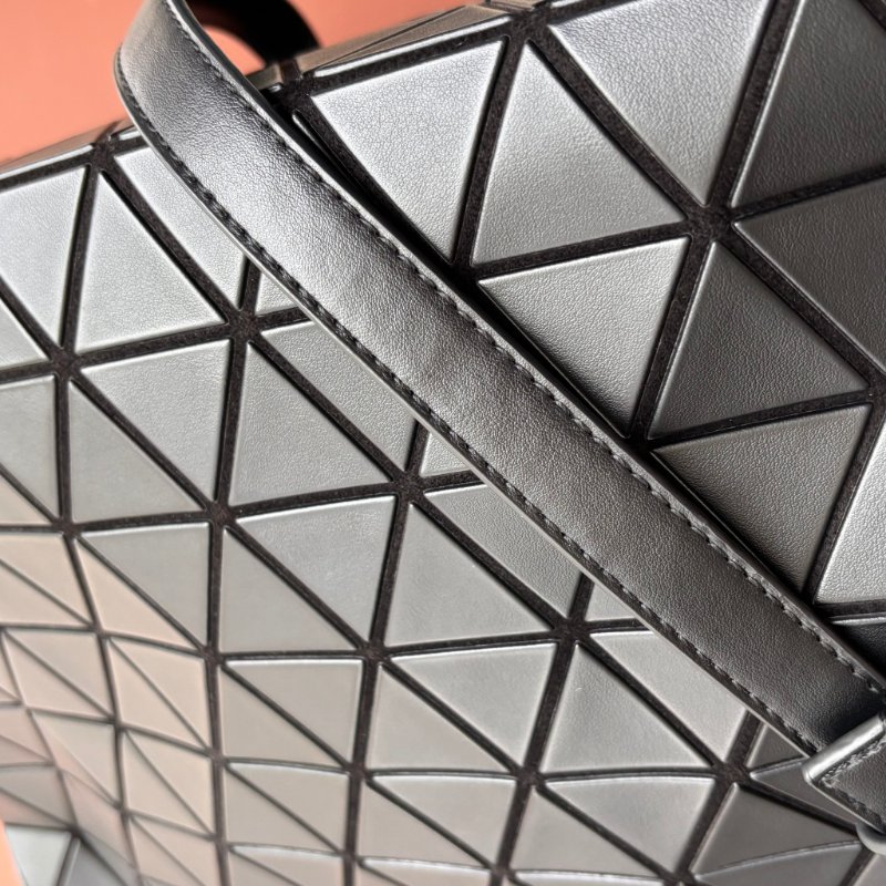 限定款::BAO BAO ISSEY MIYAKE :: CRYSTAL MATTE 霧面啞光斜背手提兩用包 水晶包 三宅一生-21