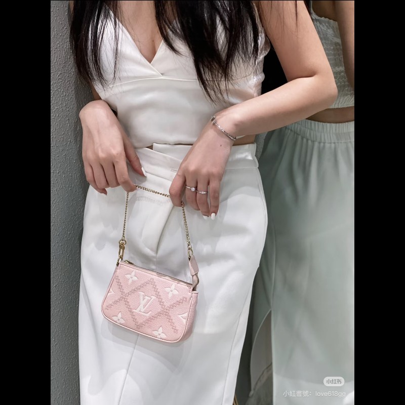 莉亞精品♡LV 限量款小麻將 粉色刺繡 全新閒置-1