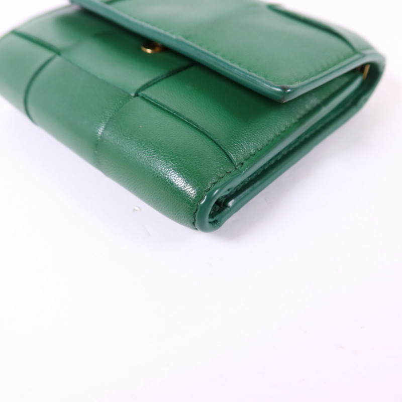 BOTTEGA VENETA 羊皮皮革Cassette Trifold Short Wallet金扣錢包-12