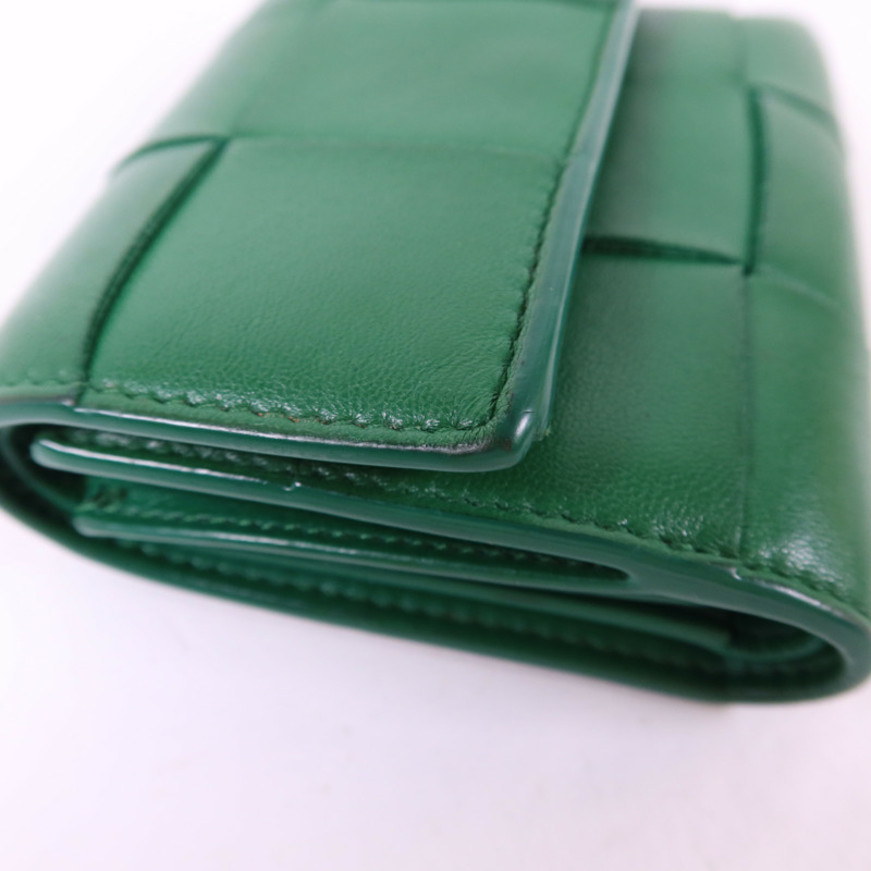 BOTTEGA VENETA 羊皮皮革Cassette Trifold Short Wallet金扣錢包-18