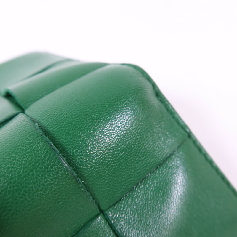 BOTTEGA VENETA 羊皮皮革Cassette Trifold Short Wallet金扣錢包-19