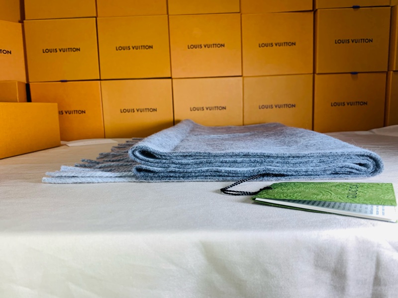 🎁全台最甜 全新含吊牌 Gucci 古馳 灰雙色滿版logo 圍巾-7