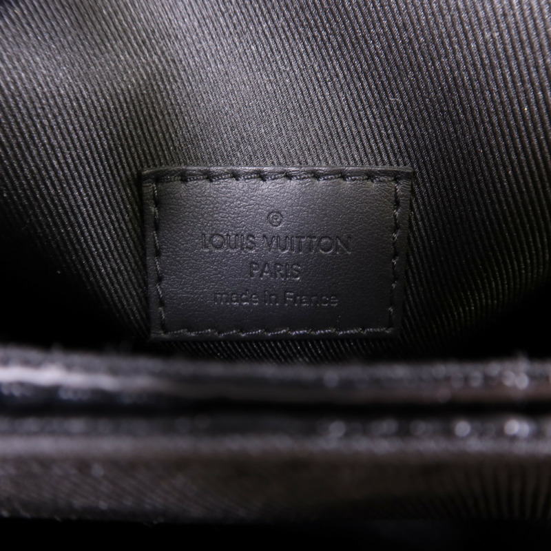 LOUIS VUITTON Monogram Taurillon S-Lock Vertical Wearable肩背袋-6