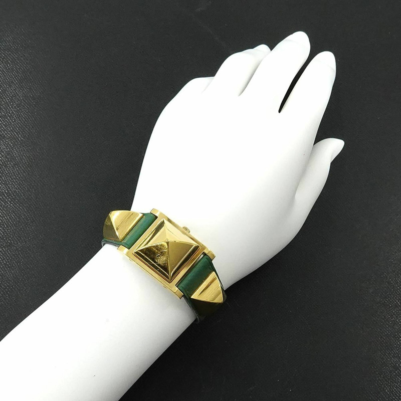 愛馬仕 Medor 女士金字塔金鉚釘腕錶，搭配白色和綠色皮革錶帶，石英機芯-2