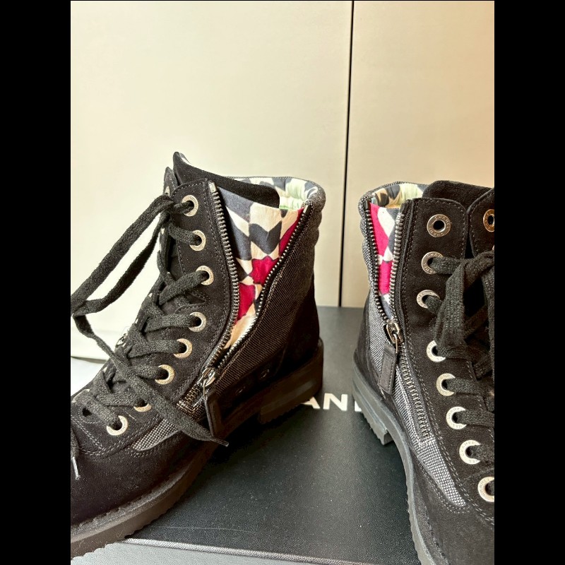 Chanel 碎花內裡布加麂皮黑短靴-5