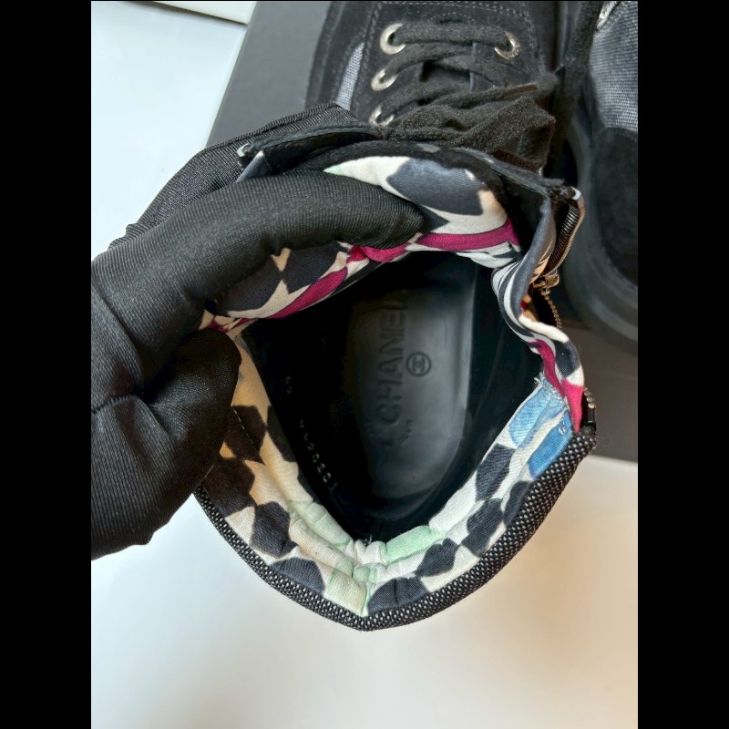 Chanel 碎花內裡布加麂皮黑短靴-10