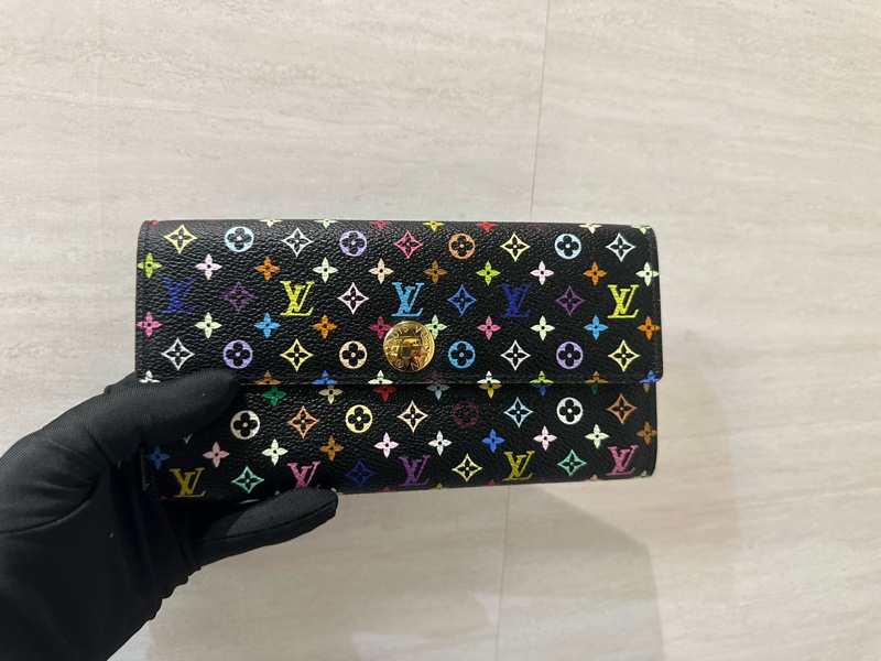 LV 黑彩原花內拚淡草綠金釦村上隆聯名Sarah內10卡零錢袋下釦長夾M93748-0