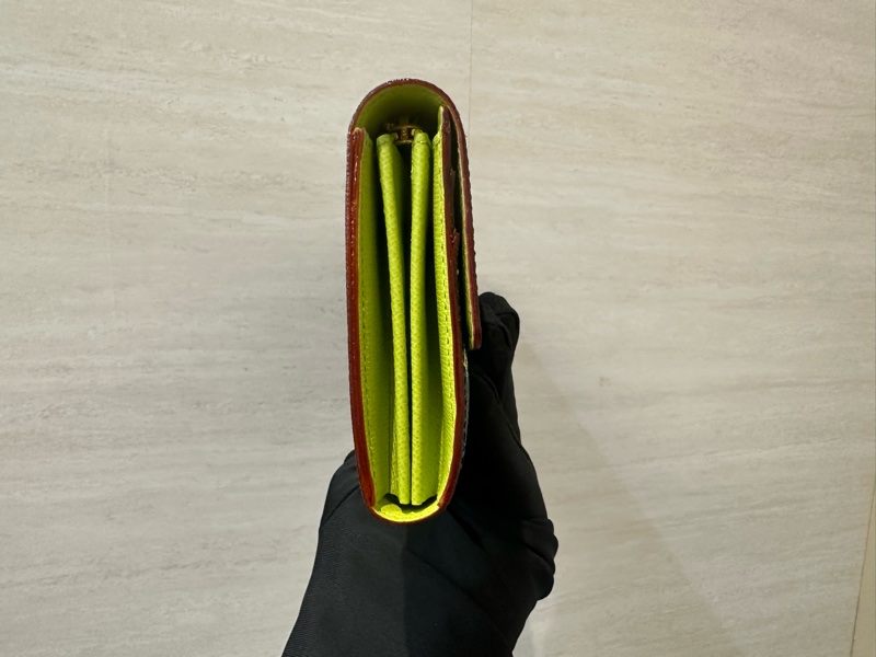 LV 黑彩原花內拚淡草綠金釦村上隆聯名Sarah內10卡零錢袋下釦長夾M93748-2