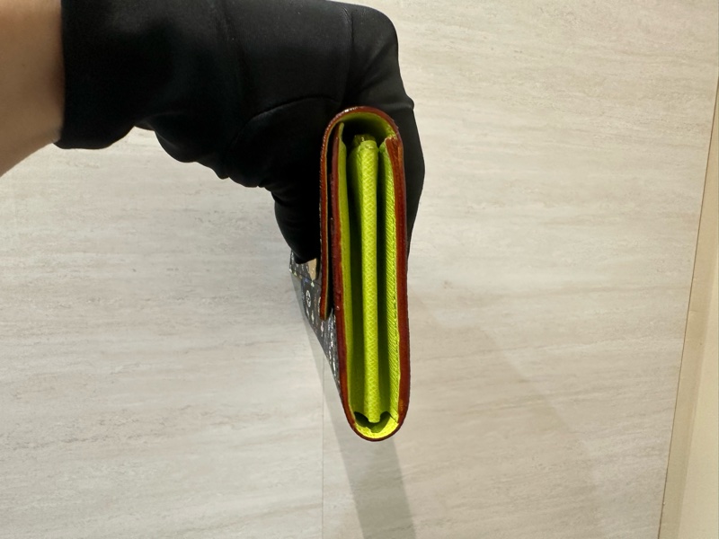 LV 黑彩原花內拚淡草綠金釦村上隆聯名Sarah內10卡零錢袋下釦長夾M93748-3