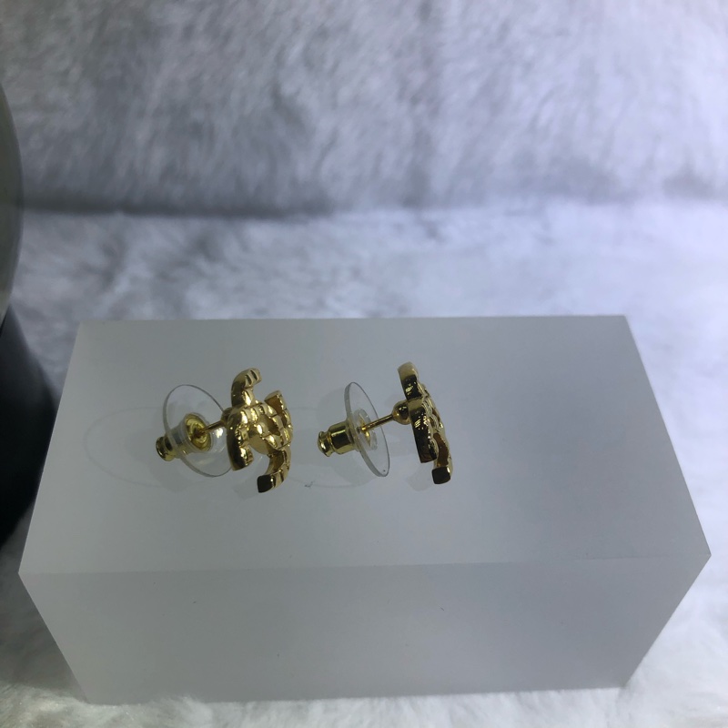 Chanel Coco Crush 系列菱格紋黃金耳環I501-4