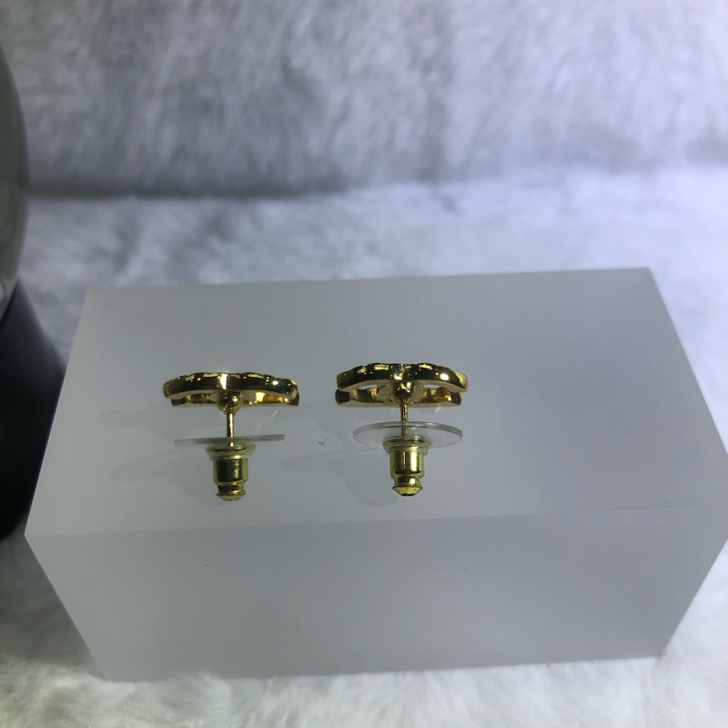 Chanel Coco Crush 系列菱格紋黃金耳環I501-24