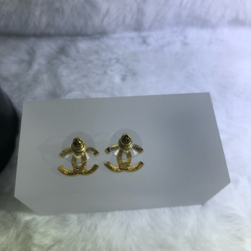 Chanel Coco Crush 系列菱格紋黃金耳環I501-26