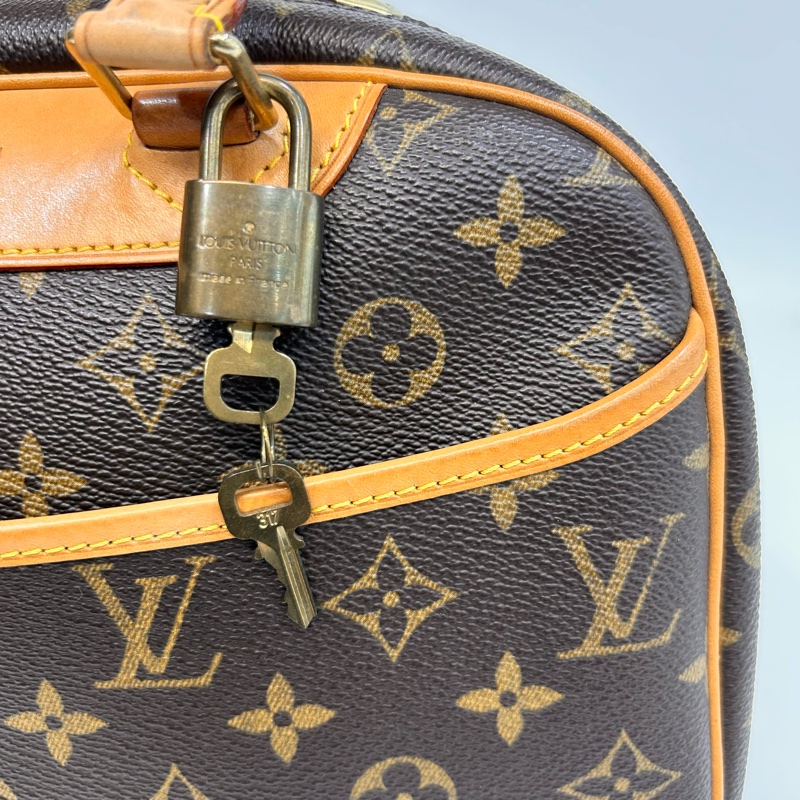 LV原花拉鍊前口袋手提小珍包M42228-15