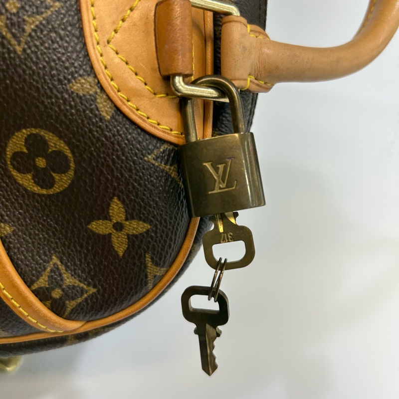 LV原花拉鍊前口袋手提小珍包M42228-16