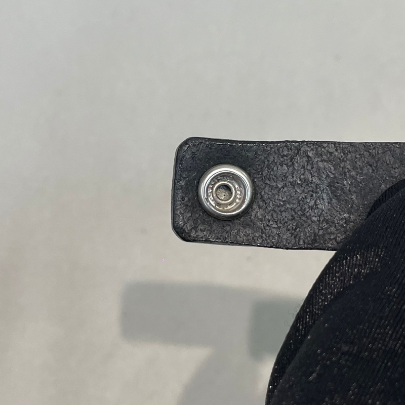 Chanel 中古雙C銀色磨砂方扣皮手帶I515-20