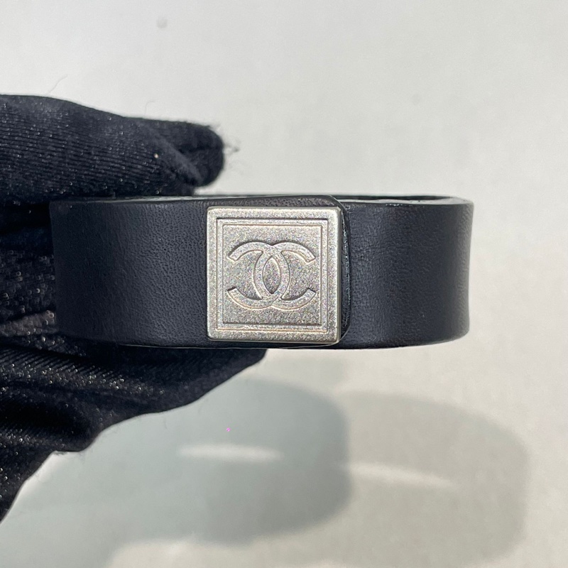 Chanel 中古雙C銀色磨砂方扣皮手帶I515-28