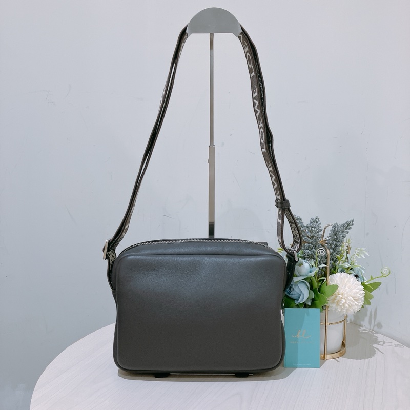 TK1872 Loewe 羅意威灰色軍旅信差斜背包Military Messenger Bag In Supple Smooth Calfskin And Jacquard-1