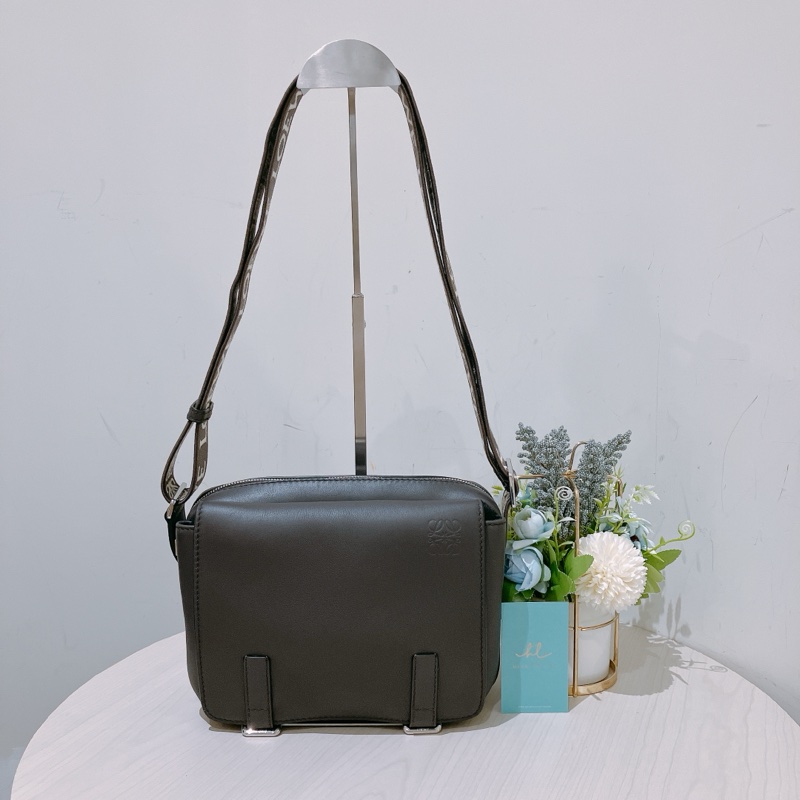 TK1872 Loewe 羅意威灰色軍旅信差斜背包Military Messenger Bag In Supple Smooth Calfskin And Jacquard-10