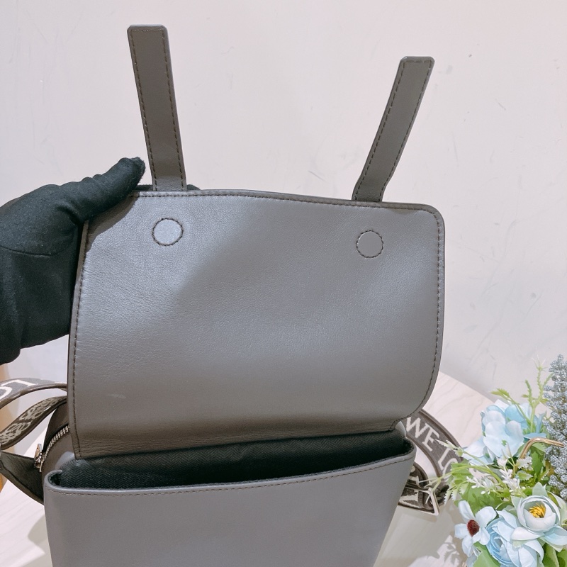 TK1872 Loewe 羅意威灰色軍旅信差斜背包Military Messenger Bag In Supple Smooth Calfskin And Jacquard-21