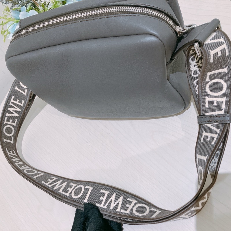 TK1872 Loewe 羅意威灰色軍旅信差斜背包Military Messenger Bag In Supple Smooth Calfskin And Jacquard-28