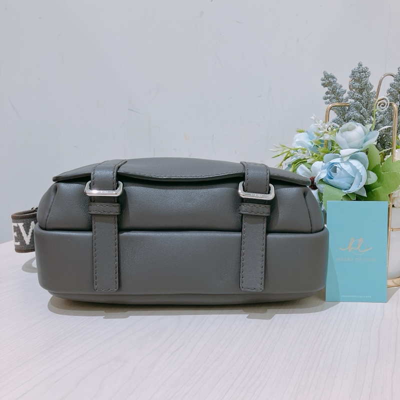 TK1872 Loewe 羅意威灰色軍旅信差斜背包Military Messenger Bag In Supple Smooth Calfskin And Jacquard-30