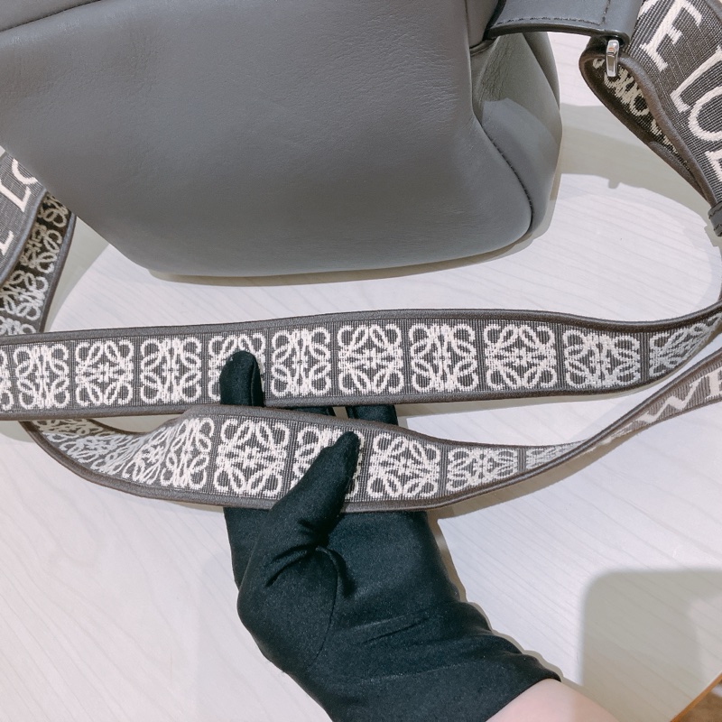 TK1872 Loewe 羅意威灰色軍旅信差斜背包Military Messenger Bag In Supple Smooth Calfskin And Jacquard-51