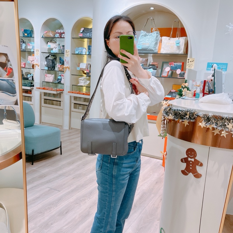 TK1872 Loewe 羅意威灰色軍旅信差斜背包Military Messenger Bag In Supple Smooth Calfskin And Jacquard-53