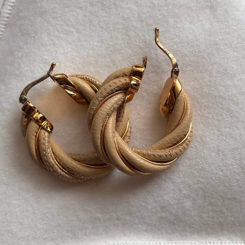 ::BOTTEGA VENETA:: BV 奶茶色麻花皮革圈型耳環 Earrings-4