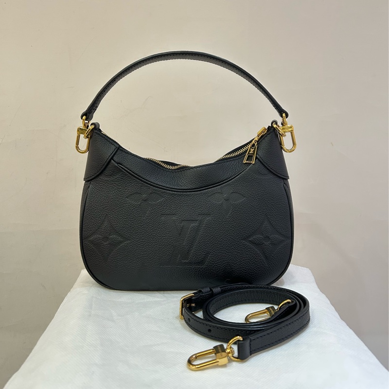 LV 黑色全皮大老花壓紋彎月兩用包-0