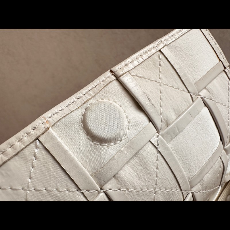 BV cassette小號 15格 奶油白斜背包-8