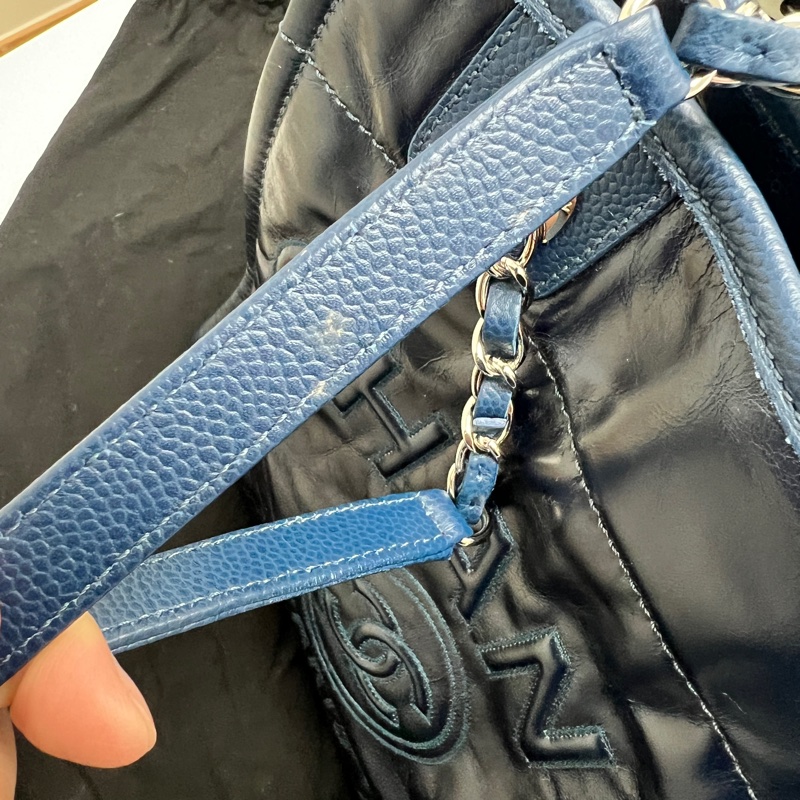 97新閑置品 Chanel小號沙灘包 深藍油蠟牛皮拼荔枝皮 銀扣-12