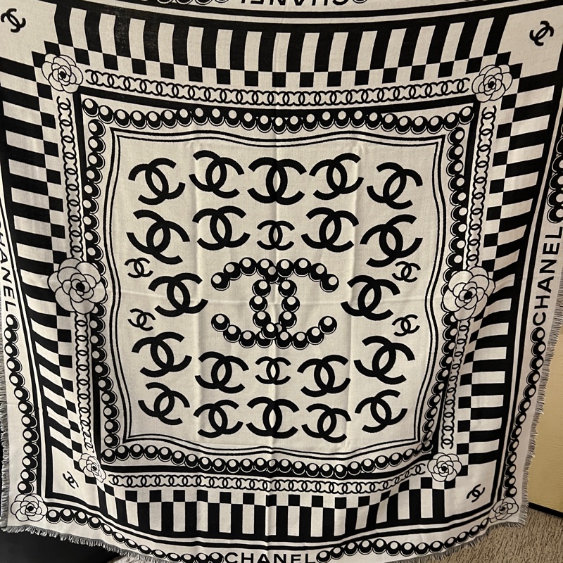 Chanel 26C 黑白雙面四方圍巾-2