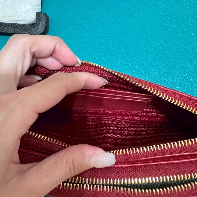 PRADA 紅 牛皮 斜背包 肩背包 WOC-18