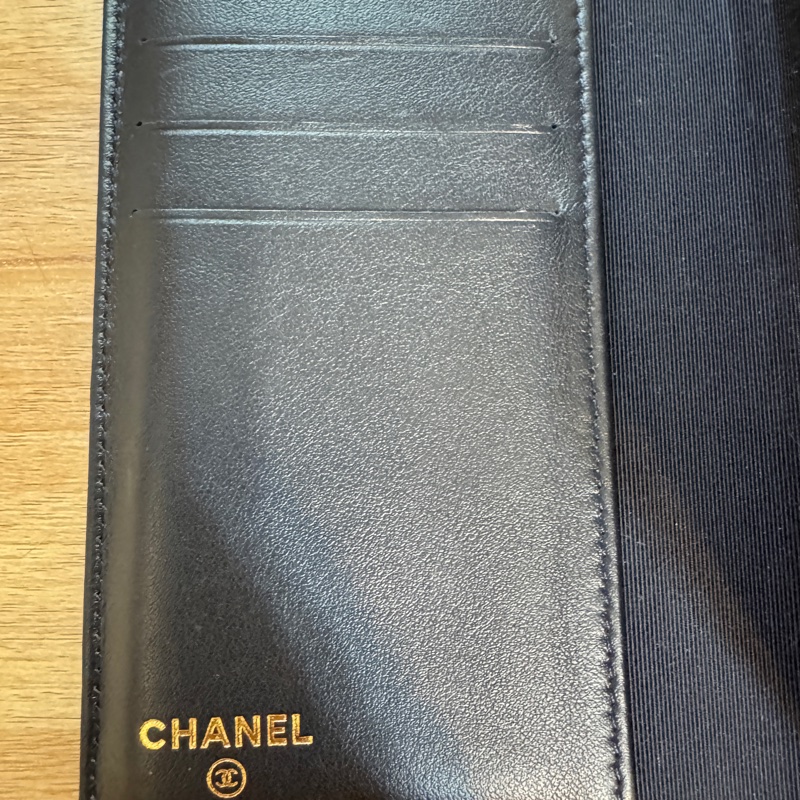 CHANEL魚子醬深藍色護照套-2