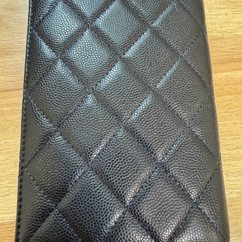 CHANEL魚子醬深藍色護照套-6