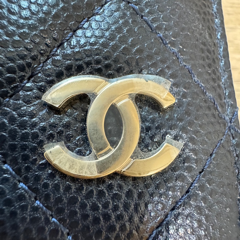 CHANEL魚子醬深藍色護照套-10