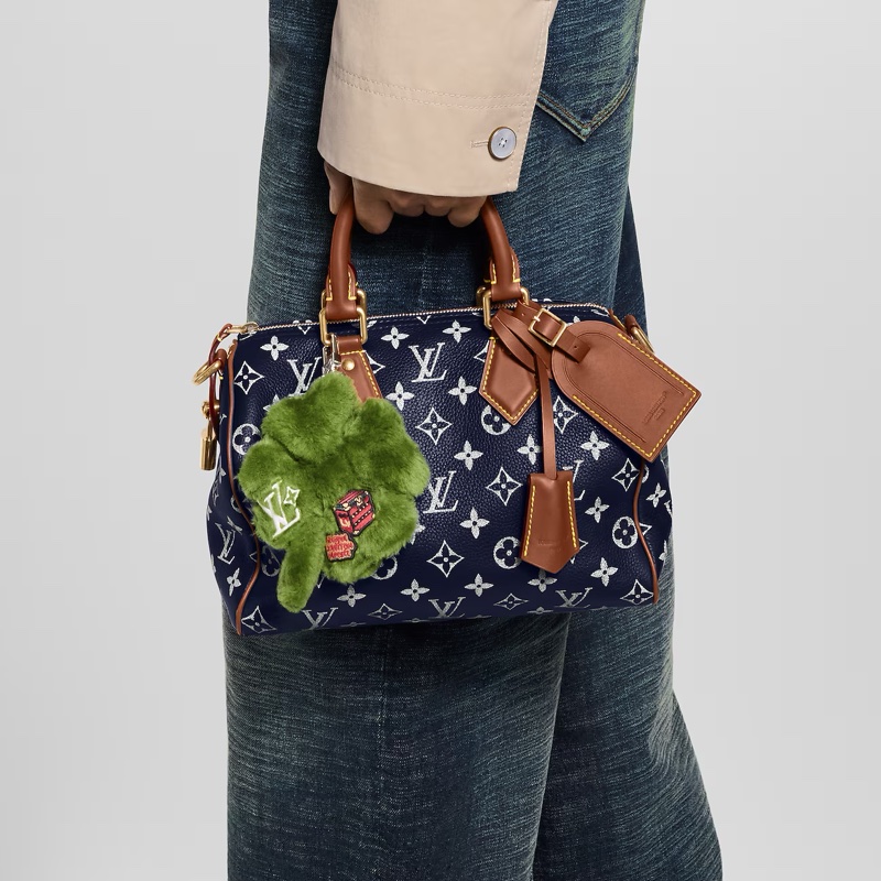 LV Louis Vuitton Lucky Trefoil 手袋吊飾 四葉草-3