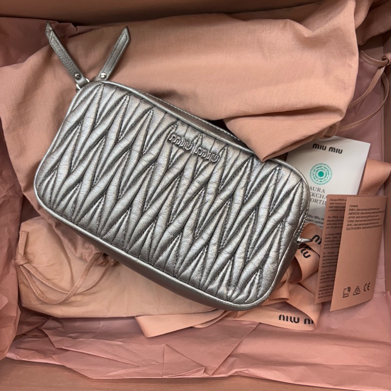 Miumiu雙層相機包🚀太空銀-0