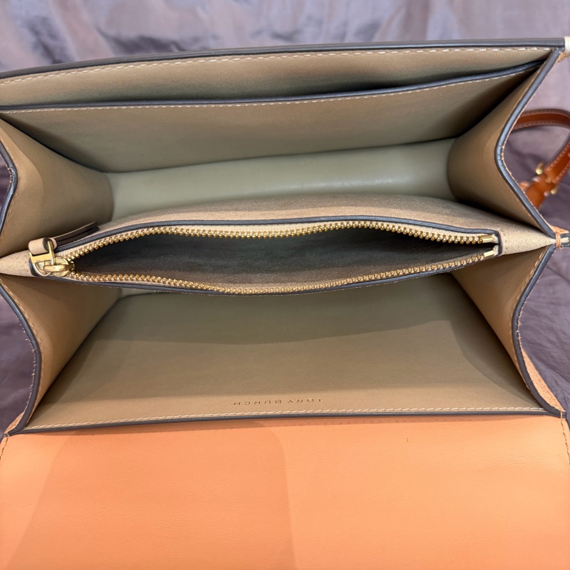 「JL精品代購」Tory Burch 白漆皮 拼棕肩背包-7