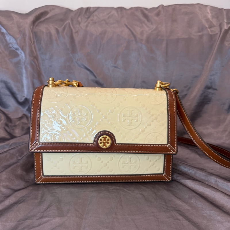 「JL精品代購」Tory Burch 白漆皮 拼棕肩背包-11