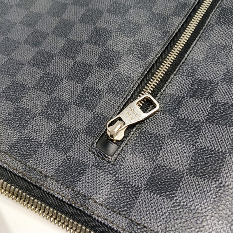 LV Discovery深灰色棋盤格 肩背包斜背包-6