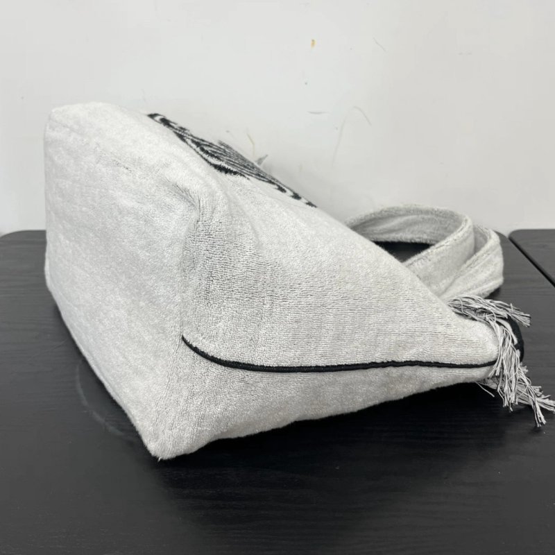 CHANEL 24S水泥灰沙灘托特包盥洗包浴巾三件套 40*36*21 98新配件盥洗包浴巾-2