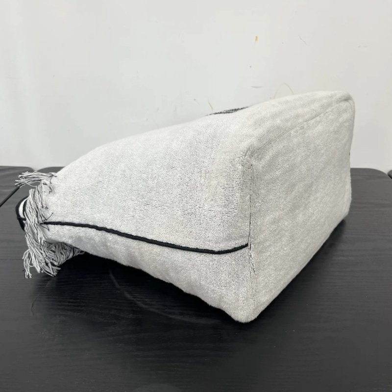 CHANEL 24S水泥灰沙灘托特包盥洗包浴巾三件套 40*36*21 98新配件盥洗包浴巾-3