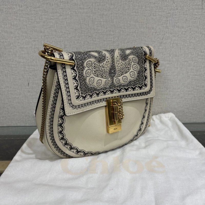 CHIOE Drew系列米白色雕花金扣肩背斜背小豬包 22*18*7 98新配件塵袋-1