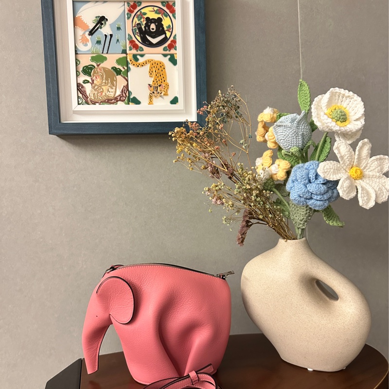 LOEWE Elephant 大象造型小牛皮迷你手拿/斜背包(粉色)-0