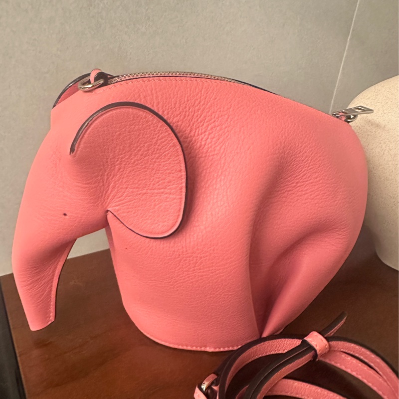 LOEWE Elephant 大象造型小牛皮迷你手拿/斜背包(粉色)-1