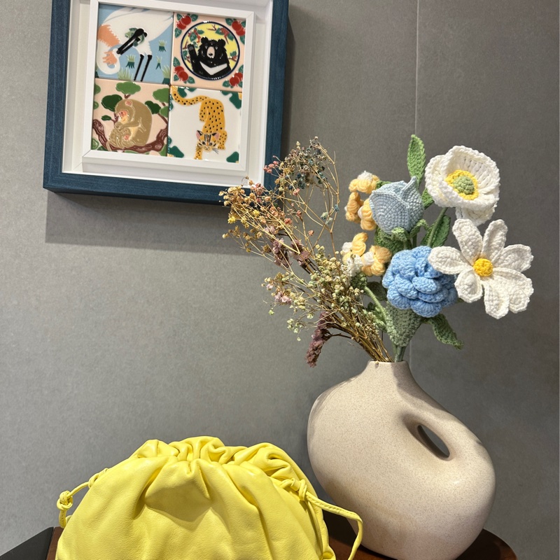 BOTTEGA VENETA 小羊皮 MINI POUCH 雲朵包(檸檬鵝黃)-0