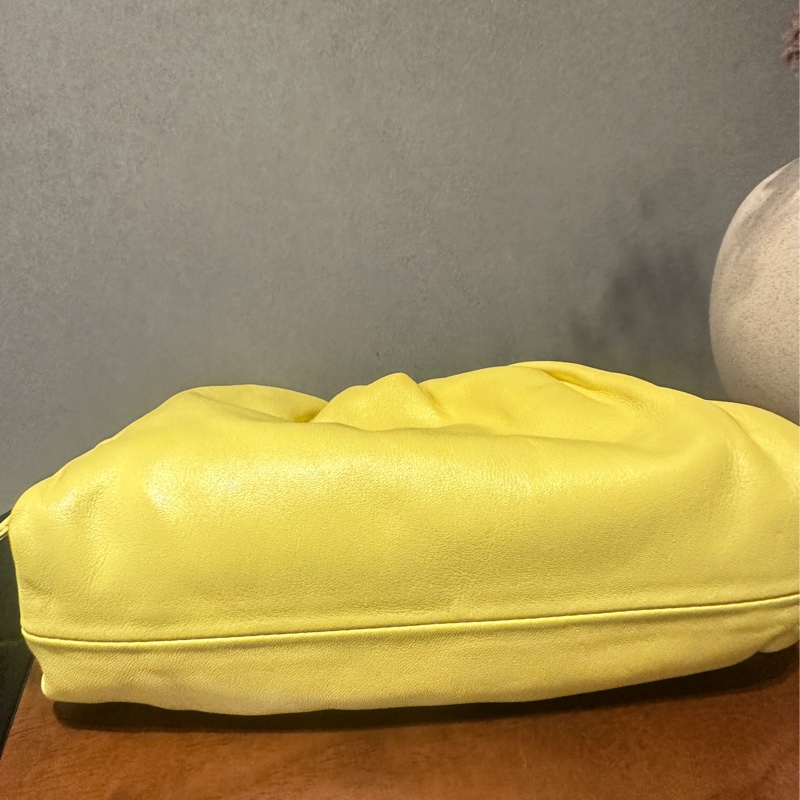 BOTTEGA VENETA 小羊皮 MINI POUCH 雲朵包(檸檬鵝黃)-3