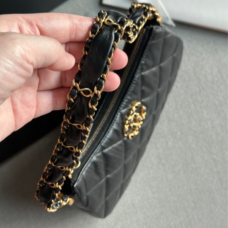 Chanel香奈兒絕美經典雙C 23K 芯片款 大款19 hobo腋下包 肩背包 🖤🤍🖤-4